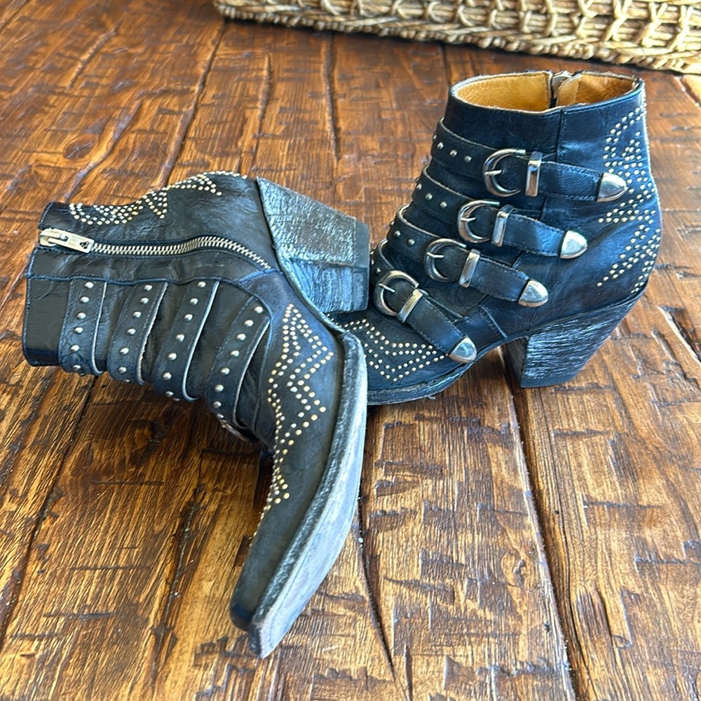 Old Gringo size 6.5 B side sip bootie